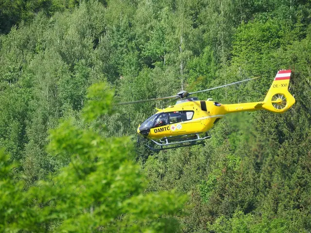 Aufgrund der Schwere der Verletzungen wurde für den 42-jährigen Arbeiter der Rettungshubschrauber Christophorus 3 angefordert, der ihn in ein Krankenhaus flog.