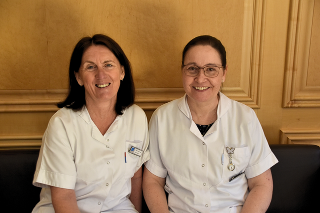 Sabine Fischer (Rehabilitation) und Annemarie Fastner (Klinikstation 3) setzen im Medizinischen Zentrum Bad Vigaun auf eine enge Zusammenarbeit zwischen Klinik und Rehabilitation. | Foto: Theresa Vogl