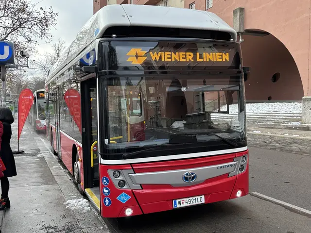 Sieben der zehn Wasserstoffbusse des portugiesischen Herstellers CaetanoBus sind derzeit nicht in Betrieb. (Archiv) | Foto: Andreas Pölzl/MeinBezirk