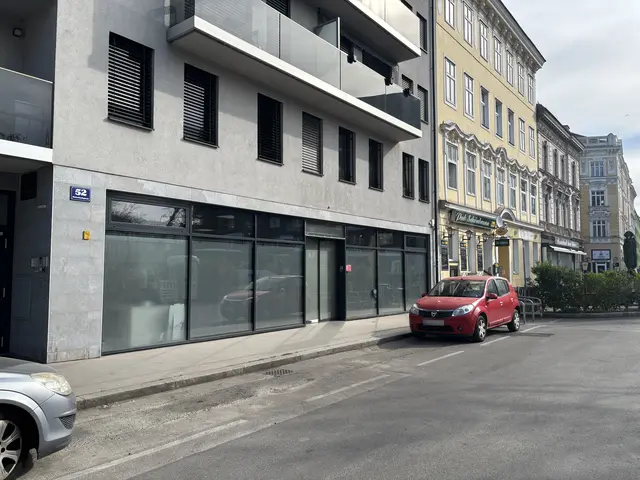 Der Delivery-Store beliefert den Großteil Wiens. Anrainerinnen und Anrainer befürchten in der Diefenbachgasse höhere Verkehrsbelastungen durch den Lieferverkehr. | Foto: Matthias Pandrea/MeinBezirk