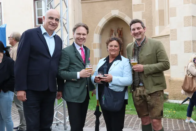 V.l.: Georg Overs, Tourismusregion Villach-Faaker See-Ossiacher See Geschäftsführer, Raimund Haberl, Farben Haberl, Michaela Tiefenbacher, Eigentümerin Naturel Hotels mit den Feriendörfern Seeleitn und Schönleitn und Johannes Nadrag | Foto: MeinBezirk/Chiara Kresse