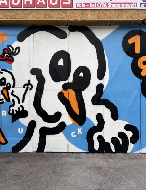 Das neue Mural von HNRX erinnert an das Olympia-Maskottchen „Schneemandl“ der Spiele 1976. | Foto: HNRX