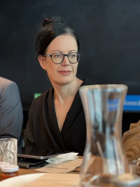 "Es ist ein Unikum, dass es hier nur Mitarbeiter gibt, die ehrenamtlich arbeiten", sagt Gerda Holzinger-Burgstaller über die Zweite Sparkasse. | Foto: Sabrina Moriggl