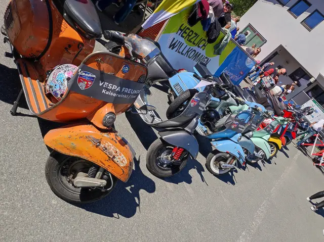 Alle Varianten von Vespas waren dabei 