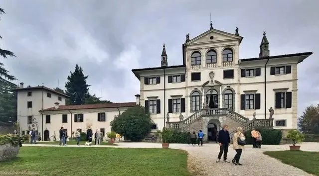 Kulturfahrt zu Trigeniale Brda 26: Villa Gallici Deciani bei Cassacco (UD).                 