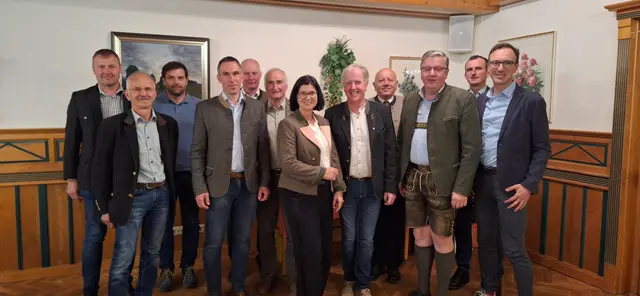 Unter den rund 100 teilnehmenden Mitglieder waren auch einige Ehrengäste. | Foto: Waldverband Weiz