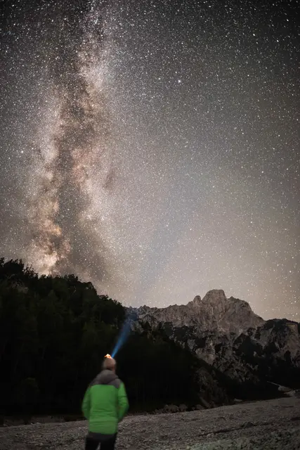 In klaren Nächten sind im Gesäuse bis zu 6.000 Sterne, die Milchstraße in gesamtem Ausmaß sowie zahlreiche Planeten mit bloßem Auge sichtbar. | Foto: Andreas Hollinger