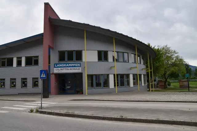 Auf die Mittelschule kommt in den nächsten Jahren eine thermische Sanierung zu. | Foto: Barbara Fluckinger