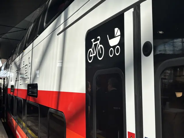 Der neue Cityjet Doppelstockzug der ÖBB. | Foto: Antonio Šećerović/MeinBezirk