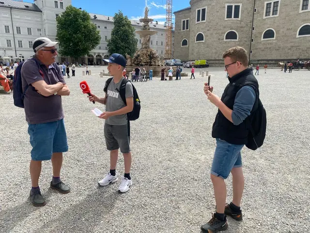 "Hallo, ich hab da mal eine Frage!", die Schüler führten eine Straßenumfrage in Salzburg durch und filmten dabei.  | Foto: MeinBezirk Salzburg/SchülerInnen LFS Klessheim