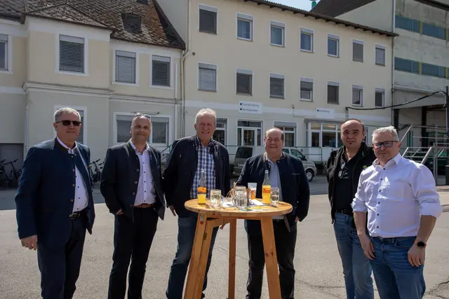 Direktor  Alfred Hiller – GF Weinviertel Ost, Christian Kern – Spartenleiter Technik, Josef Weiß- Obmann Stv, Adolf Mechtler- Obmann, Reinhard Mayer – LTC, Reinhard Thürr. 
  | Foto: Lagerhaus Weinviertel Ost