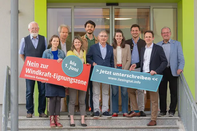 Vertreterinnen und Vertreter der Initiative „Für ein lebenswertes Liesingtal“ haben Petition gegen die geplante Windkraft-Eignungszone Steineck-Kammern gestartet. | Foto: Verein „Für ein lebenswertes Liesingtal“