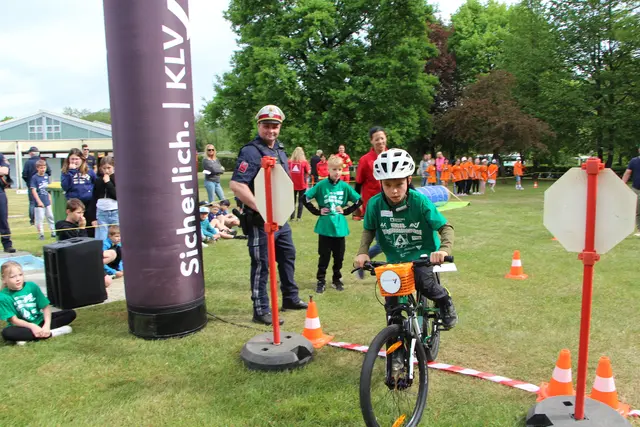 Volle Konzenatration auf den Bike-Parcours | Foto: KZS/AUVA M. Lippitsch