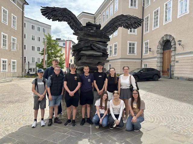 Zwei Tage lang lernten diese Schüler und Schülerinnen der LFS Klessheim die Arbeit von MeinBezirk Salzburg kennen.  | Foto: MeinBezirk Salzburg/SchülerInnen LFS Klessheim