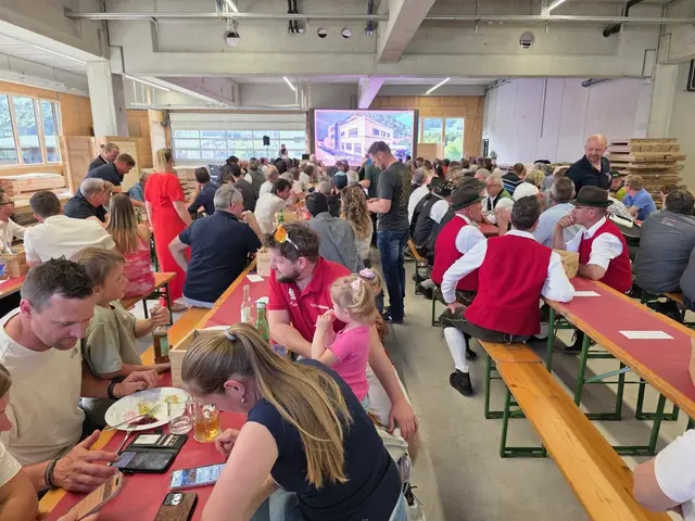 die Eröffnung der Produktionshalle – Ein großer Festtag  | Foto: Toni Silberberger