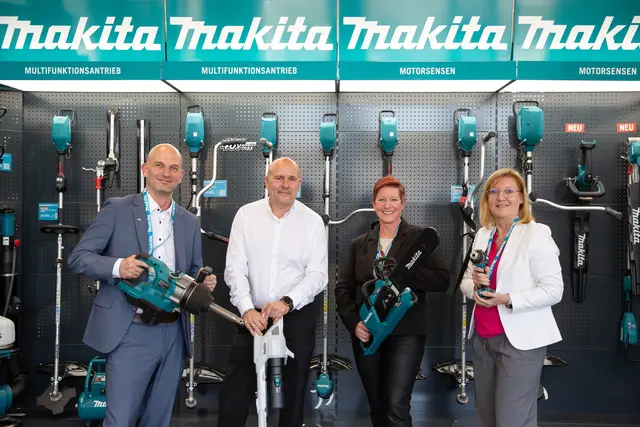 Am 30. April begleitet die Landesgeschäftsführerin des AMS Niederösterreich, Sandra Kern, das Team des AMS Schwechat persönlich beim Betriebsbesuch der Makita Werkzeug Ges.m.b.H. in Fischamend. | Foto: AMS NÖ