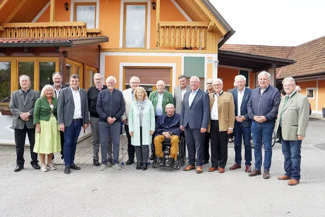 Beim Weinhof Nowak versammelten sich ehemalige Ortschefs, um Jubilare zu feiern und sich Auszutauschen. | Foto: Josef Rath