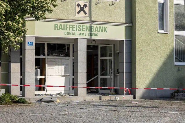 In Neustift wurde in der Nacht auf Mittwoch der Bankomat der örtlichen Raiffeisenbank gesprengt. | Foto: Fotokerschi/Flanz Plechinger