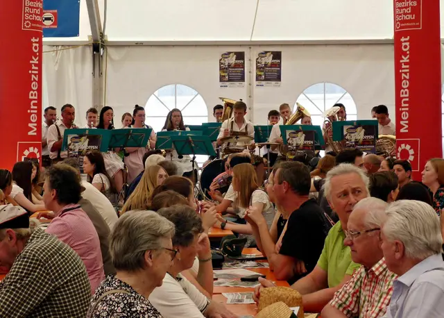 Am Sonntag, 26. Mai 2024, wird zum traditionellen und gemütlichen Frühschoppen ins Festzelt geladen.   | Foto: Gasselsberger
