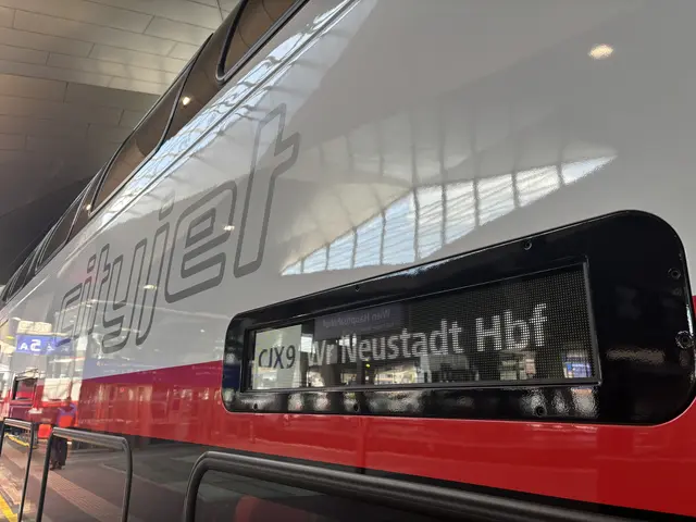 Die ÖBB haben mit einer Sonderfahrt die neuen Cityjet-Doppelstockzüge am Wiener Hauptbahnhof präsentiert. | Foto: Antonio Šećerović/MeinBezirk