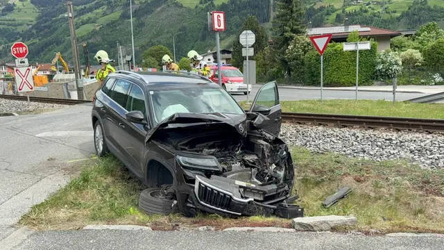 Am Bahnübergang in Zell a. Z. kam es zu dem Unfall.  | Foto: ZOOM-Tirol