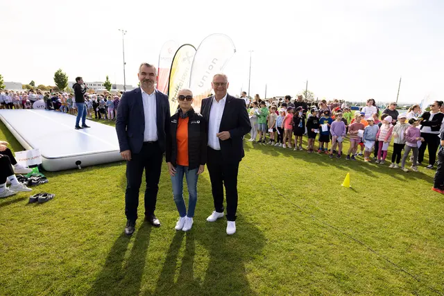 Sportlandesrat Heinrich Dorner (r.) eröffnete gemeinsam mit Sportunion Burgenland-Vizepräsidentin Silvia Mayerhofer (Mitte) und Eisenstadts Bürgermeister Landtagsabgeordneten  Thomas Steiner (l.) das 24. Inklusive Spiel- und Sportfest auf der Leichtathletikarena in Eisenstadt | Foto: Landesmedienservice Burgenland