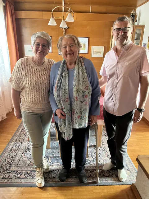 Bürgermeisterin Ulrike Kitzinger, Emma Artner und Vizebürgermeister Josef Jagschitz. | Foto: Gemeinde Sigleß