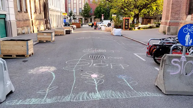 Der schattige, verkehrsberuhigte Platz lädt nun zum dritten Mal in Folge untertags zum Verweilen ein. Von Mai bis September finden hier unterschiedliche Veranstaltungen statt. | Foto: Laurentiusplatz.Machen