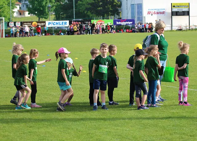 Sammeln der Schulklassen. | Foto: Schwaighofer