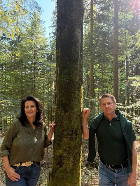 Rupert Kriebernegg und Gattin Ulrike Poscharnegg-Kriebernegg eröffnen am 9. Mai den Waldfriedhof "Almruh" in St. Oswald ob Eibiswald. | Foto: www.almruh.at
