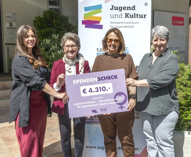 Über 4.000 Euro für Jugendzentrum, das Mädchen in Not unterstützt