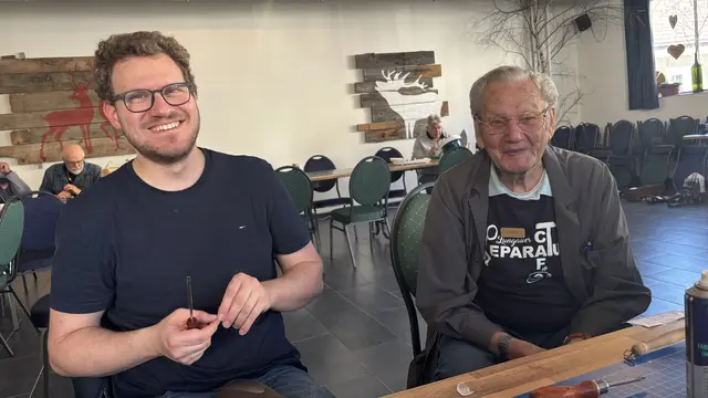 Fabio und sein Großvater Hans waren unter den Ehrenamtlichen des 23. Lungauer Reparaturcafés, das am 25. April 2026 im Veranstaltungssaal des Hotel Kandolf in Tamsweg stattfand. | Foto: pjw