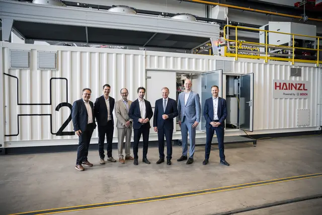 Von links: Christian Ganser (Bosch), Fabian Hainzl (Hainzl), Helmut Possegger (Hainzl), Alexander Trattner (HyCentA/TU Linz), LH Thomas Stelzer (Land OÖ), Stadtrat Thomas Gegenhuber (Stadt Linz), Christoph Kappacher (Hainzl) | Foto: Hainzl Industriesysteme GmbH
