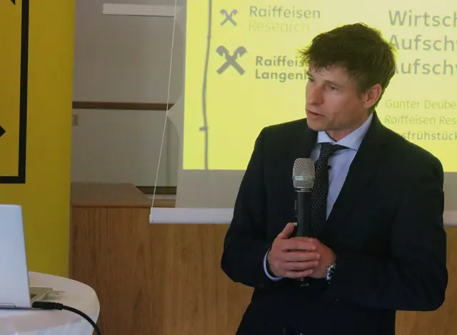 Gunter Deuber während seines Referats.