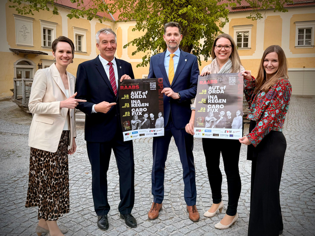 Hermine Hummel, Vizebürgermeister aus Jemnice Jiří Kopr, Bürgermeister aus Jemnice Pavel Nevrkla, Julia Muthsam und Julia Zwickl (v.l.) | Foto: WiR für Raabs