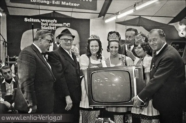 Der ehemalige Linzer Bürgermeister Franz Hillinger (li.) war angeblich ein großer Fan des Urfahraner Marktes. | Foto: Lentia-Verlag