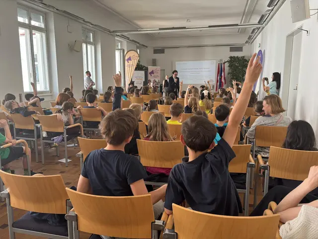 Neubauer Schüler jubeln über neuen Kletterturm