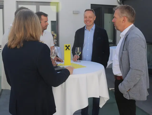 Angeregte Gespräche schon vor dem Beginn der Veranstaltung.