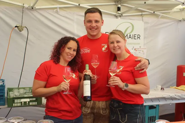 Eine Weinbar gehört natürlich auch dazu. | Foto: FF Thondorf