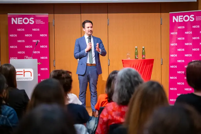 Diskussionsabend mit Bildungsminister Christoph Wiederkehr in der FH Wels. | Foto: Neos OÖ