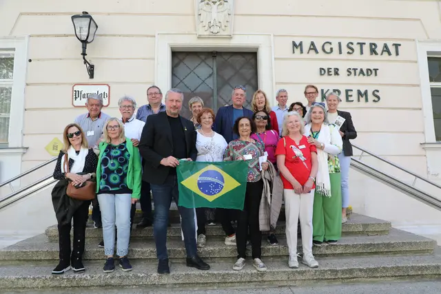 Bürgermeister Peter Molnar empfing den Verein Friendship Force Krems, organisiert von Helga Hintermeier, und den Verein Friendship Force Brasilien mit Maria Clea Borger und einer Delegation im Kremser Rathaus. | Foto: Stadt Krems