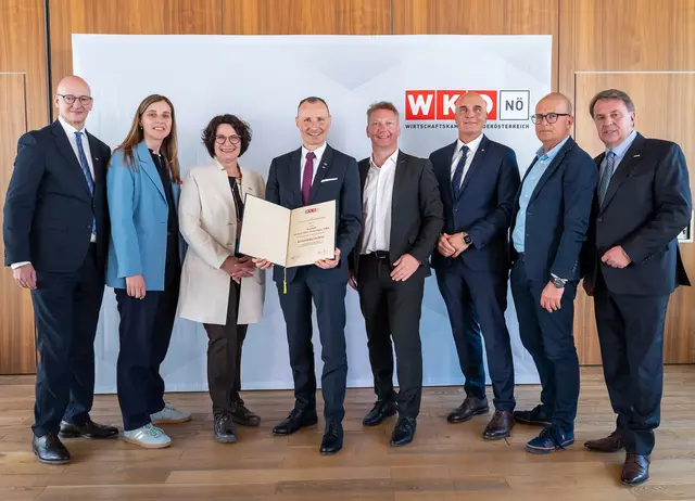 WKNÖ-Direktor Johannes Schedlbauer, WKNÖ-Direktor-Stellvertreterin Maria Gindl, WKNÖ-Spartenobfrau Information und Consulting Ingeborg Dockner, Kommerzialrat Werner Zainzinger, Obmann WKNÖ-Fachgruppe Finanzdienstleister Martin Trettler, WKNÖ-Spartenobmann-Stellvertreter Handel Reinhard Langthaler, WKNÖ-Spartengeschäftsführer Information und Consulting Wolfgang Schwärzler und WKNÖ-Präsident Wolfgang Ecker. | Foto: Andreas Kraus