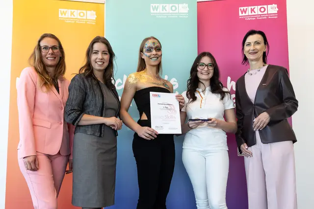 Hannah Buschbacher (2. v. r.) kreierte das beste Fantasie-Make-up.