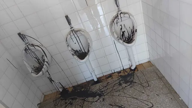 Die WC-Anlagen wurden mit Lack beschmiert. | Foto: Marktgemeinde Gaming