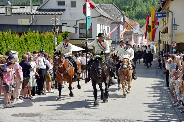 Das Kranzelreiten in Weitensfeld findet heuer zum 459. Mal statt.  | Foto: Thomas Hude