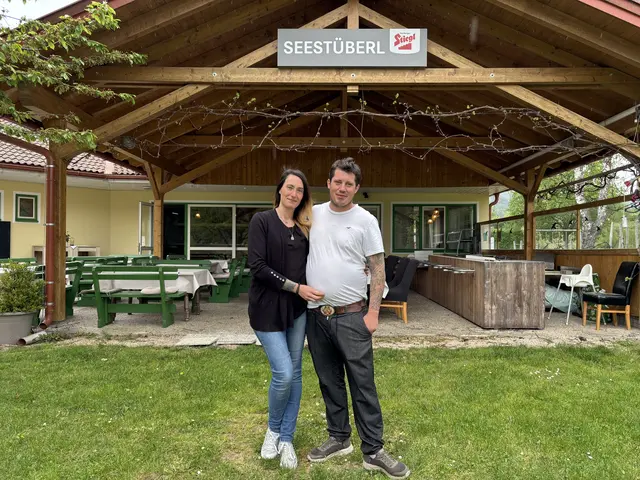 "Seestüberl" am Sonnegger See: Vanessa Wimmer und Hermann Zussner waren mit den ersten Tagen der Neueröffnung mehr als zufrieden. | Foto: MeinBezirk.at/Ronald Neuwirth