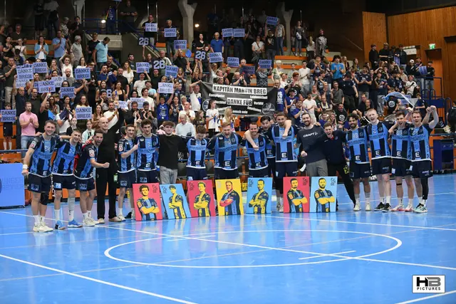 Das Team der BT Füchse jubelt nach dem Heimsieg gegen den HC Linz AG über den Einzug in das Halbfinale der HLA Meisterliga. | Foto: Bernd Haider