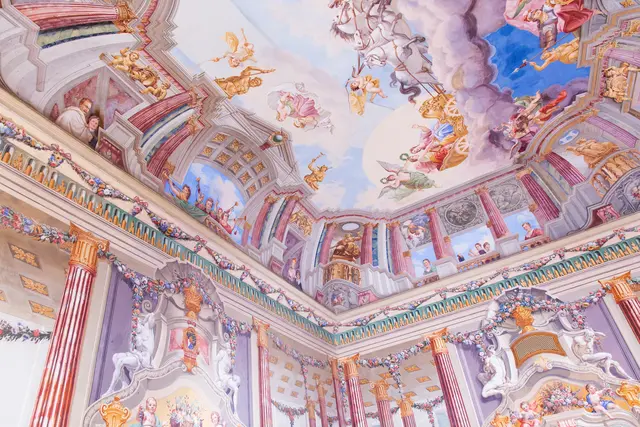 Das Deckengemälde im großen Saal mit dem Sonnenengott Helios | Foto: Federico Floriani