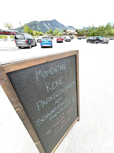 Noch ist das Parken am Schwarzsee frei. | Foto: Klaus Kogler