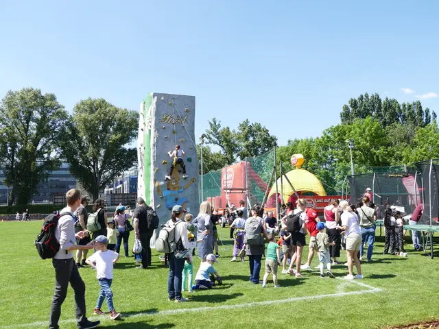 Der kleine Kletterturm der Naturfreunde ist auch vor Ort. | Foto: WAT 20